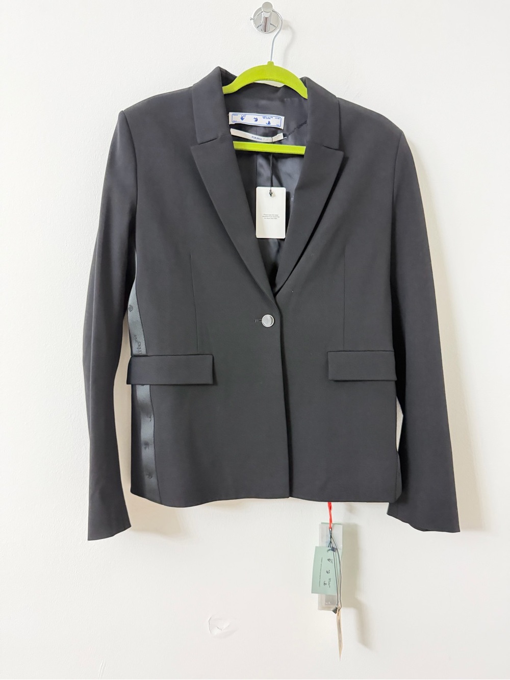 Off-White Black Single-Button Notched Lapel Blazer